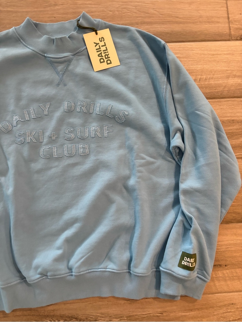 daily drills sweatshirt NWT🩵